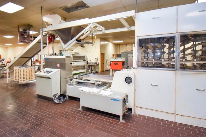 Image for ***SOLD*** MJK0589 Winkler AutoMatische Incline Dough Conveyor 17'.5'' with stainless steel dough feeder