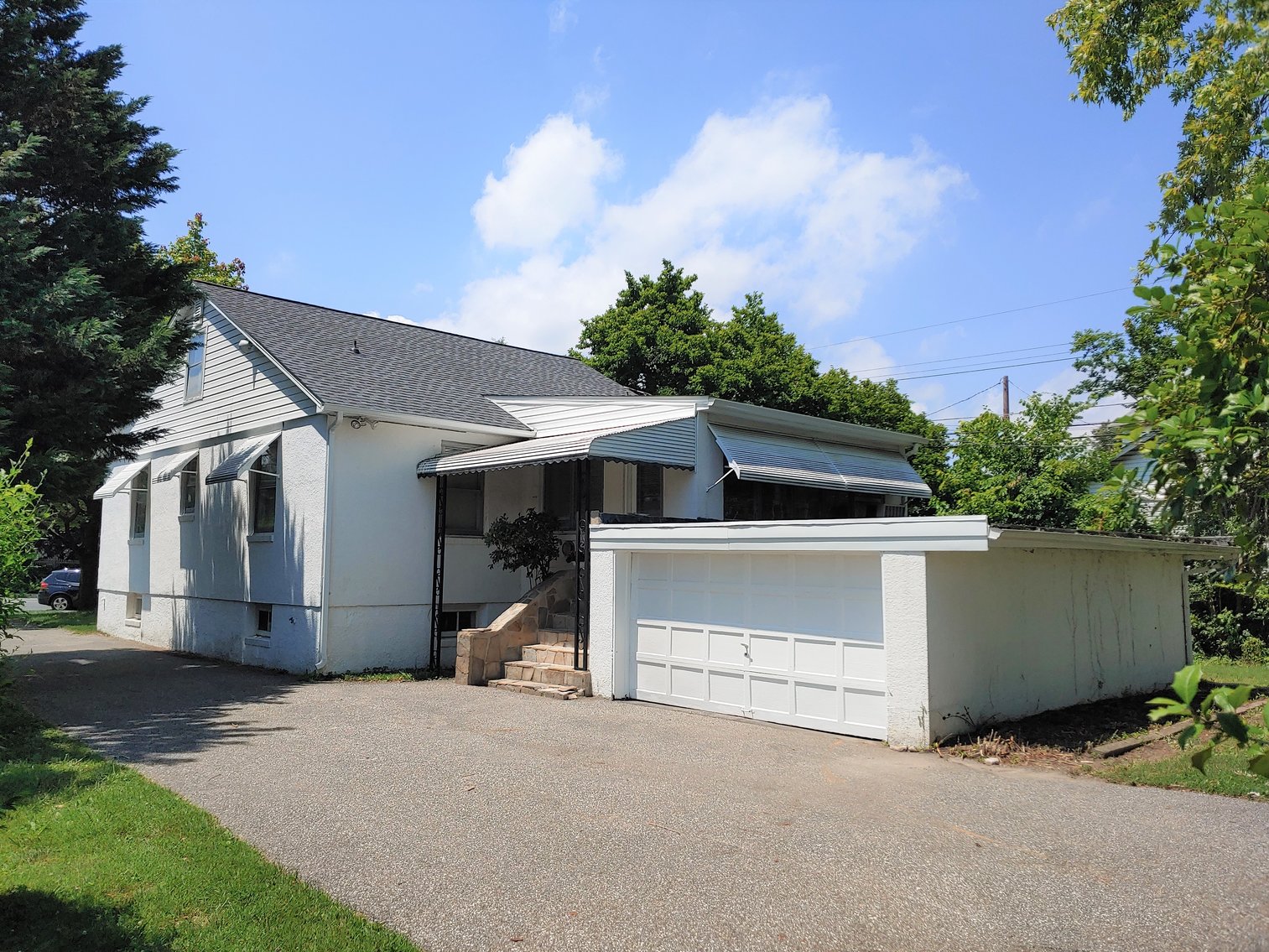 Image for 3 BR, 2 BA HOME W/ ATTACHED 2 CAR GARAGE MIXED RESIDENTIAL/OFFICE USE AREA