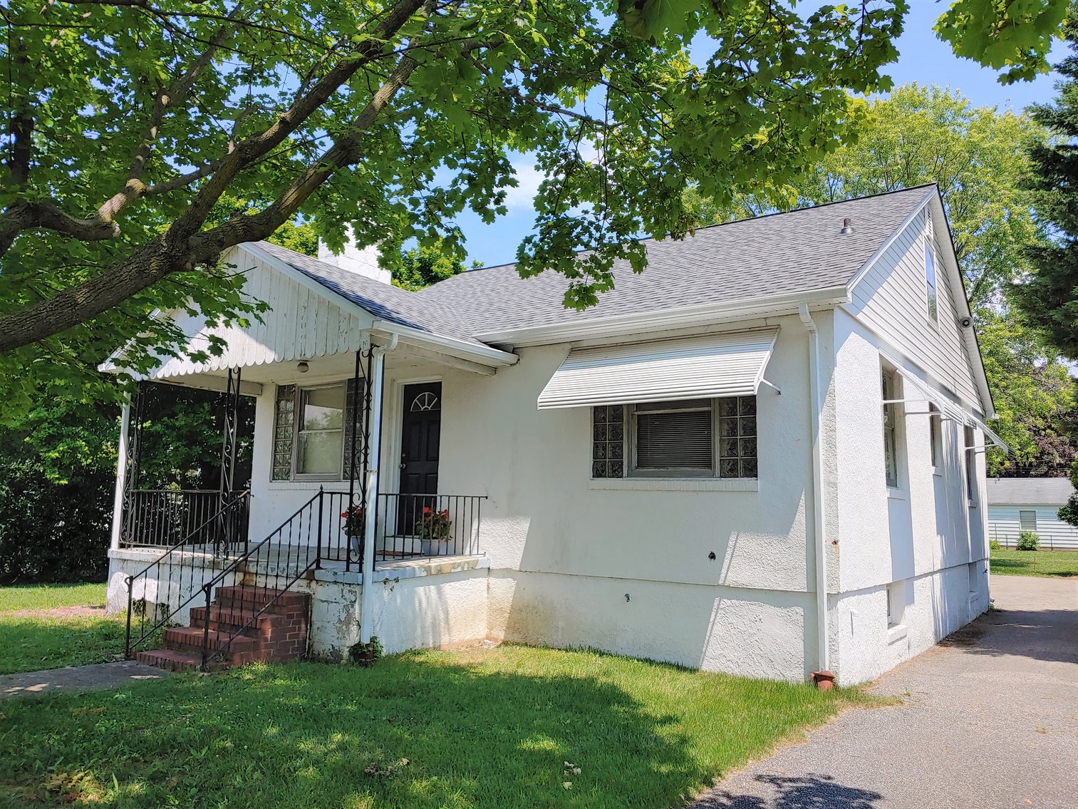 Image for 3 BR, 2 BA HOME W/ ATTACHED 2 CAR GARAGE MIXED RESIDENTIAL/OFFICE USE AREA