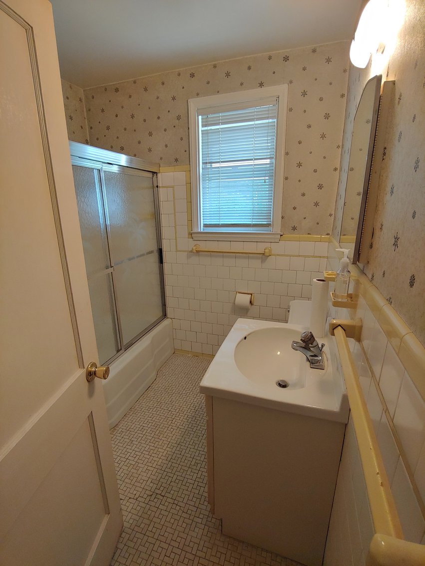 Image for 3 BR, 2 BA HOME W/ ATTACHED 2 CAR GARAGE MIXED RESIDENTIAL/OFFICE USE AREA