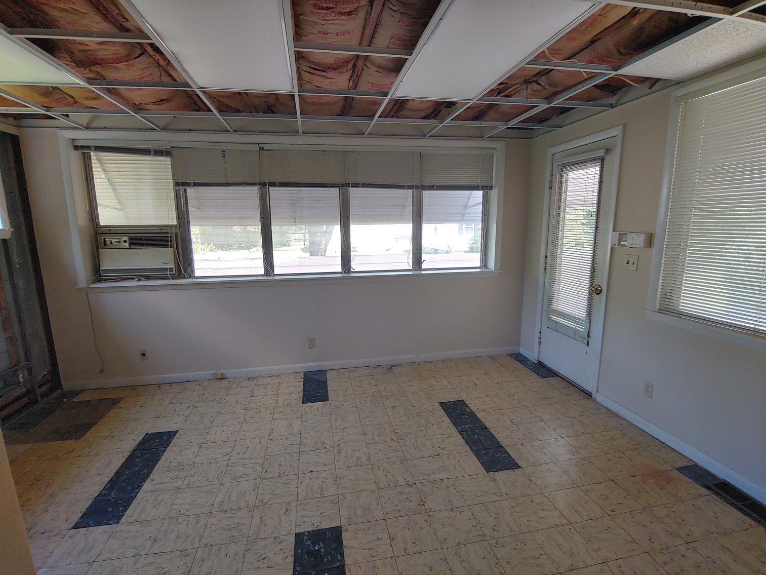 Image for 3 BR, 2 BA HOME W/ ATTACHED 2 CAR GARAGE MIXED RESIDENTIAL/OFFICE USE AREA