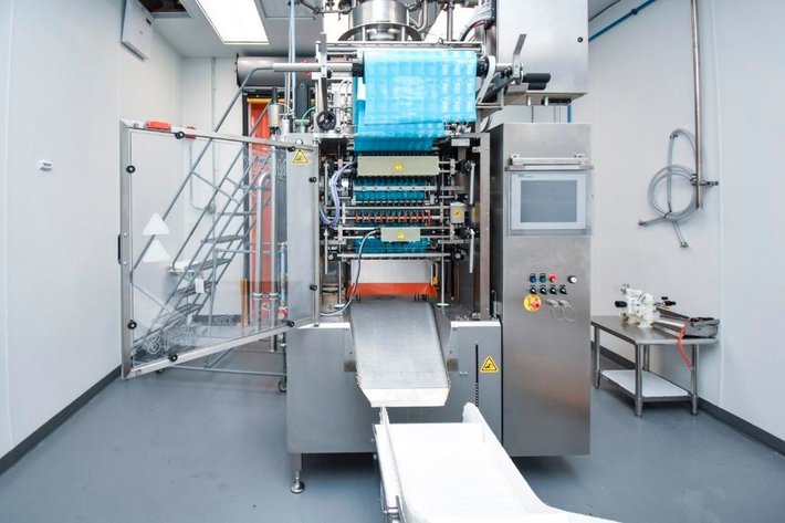 Image for **SOLD** MJK0622 Fast Pack Winpak W-18 Pouching Machine With Tooling and Conveyor