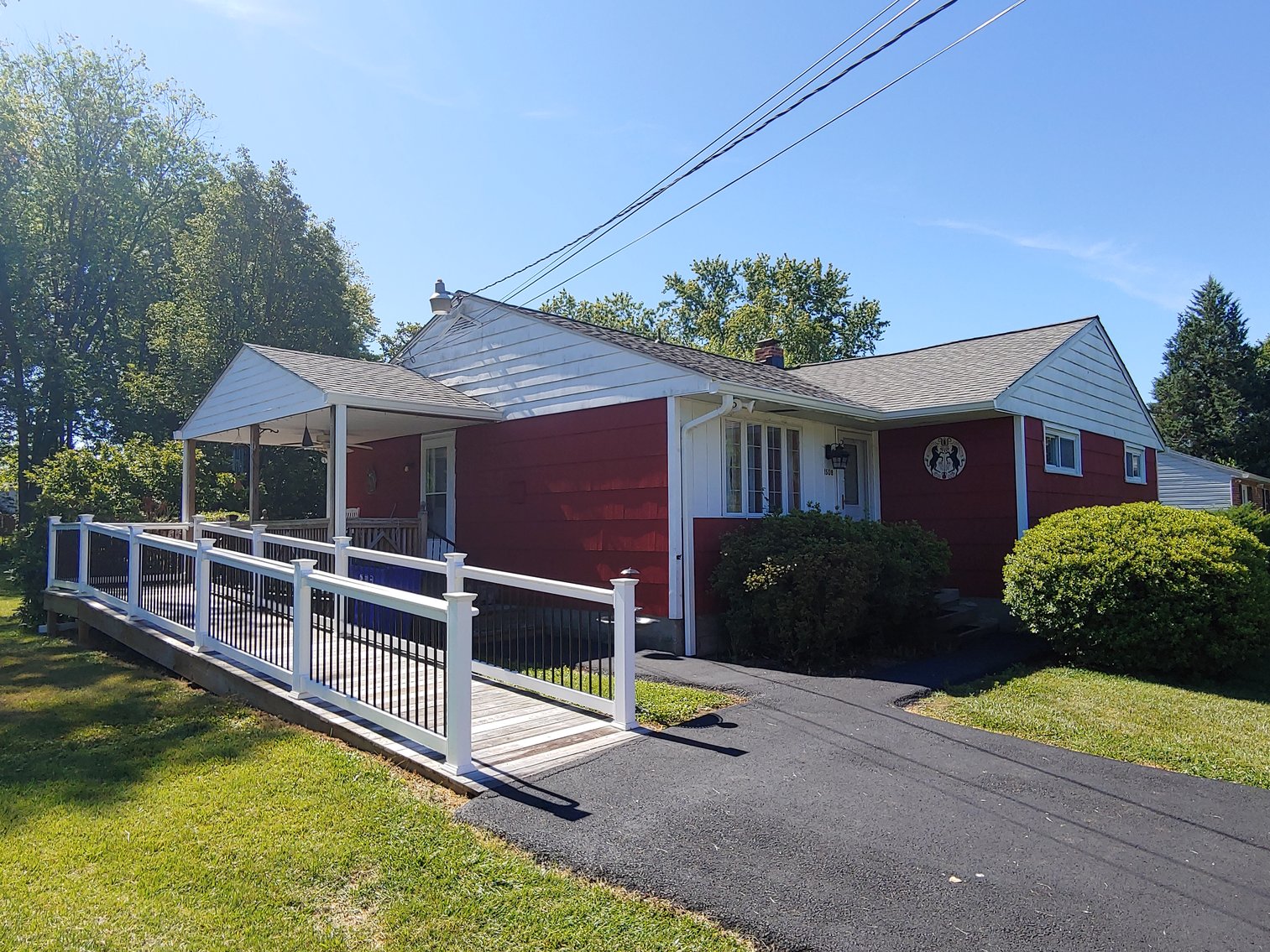 Image for 3 BR, 2 BA RANCH STYLE HOME ANTIQUE, MODERN & TOY SEWING MACHINES TONS OF CUSTOM & COSTUME JEWELRY LIKE NEW 2018 BUICK ENVISION LARGE TOY BEAR COLLECTION INCLUDING STEIFFS