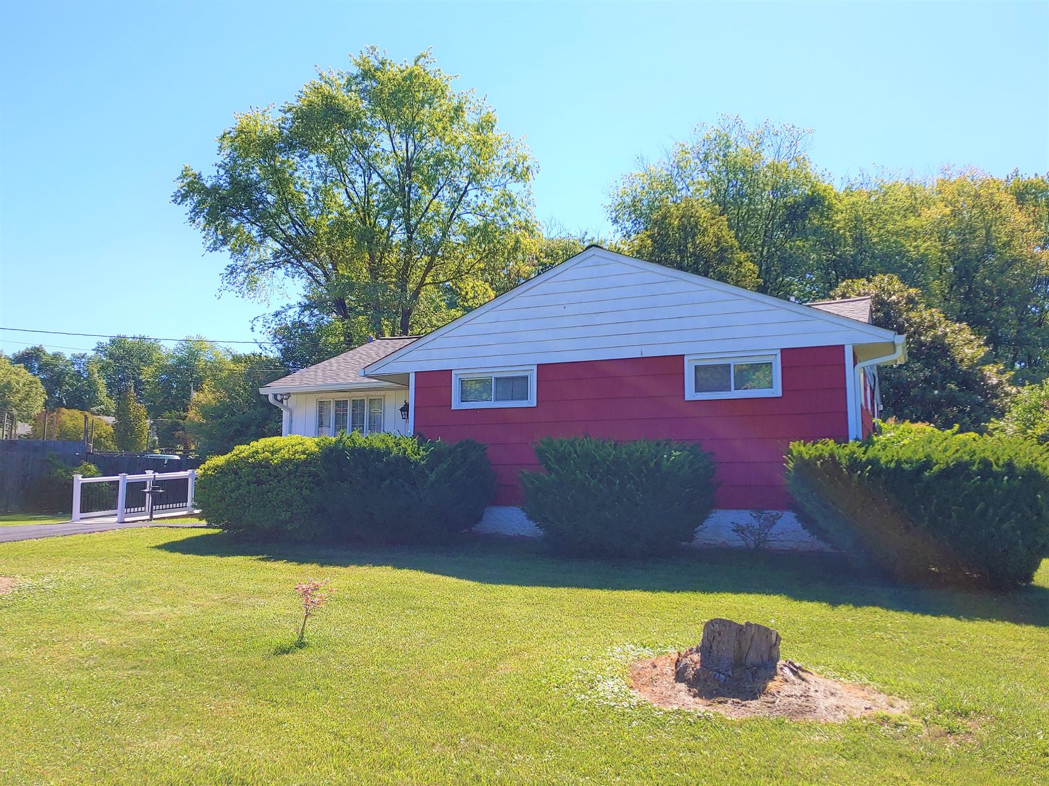 Image for 3 BR, 2 BA RANCH STYLE HOME ANTIQUE, MODERN & TOY SEWING MACHINES TONS OF CUSTOM & COSTUME JEWELRY LIKE NEW 2018 BUICK ENVISION LARGE TOY BEAR COLLECTION INCLUDING STEIFFS