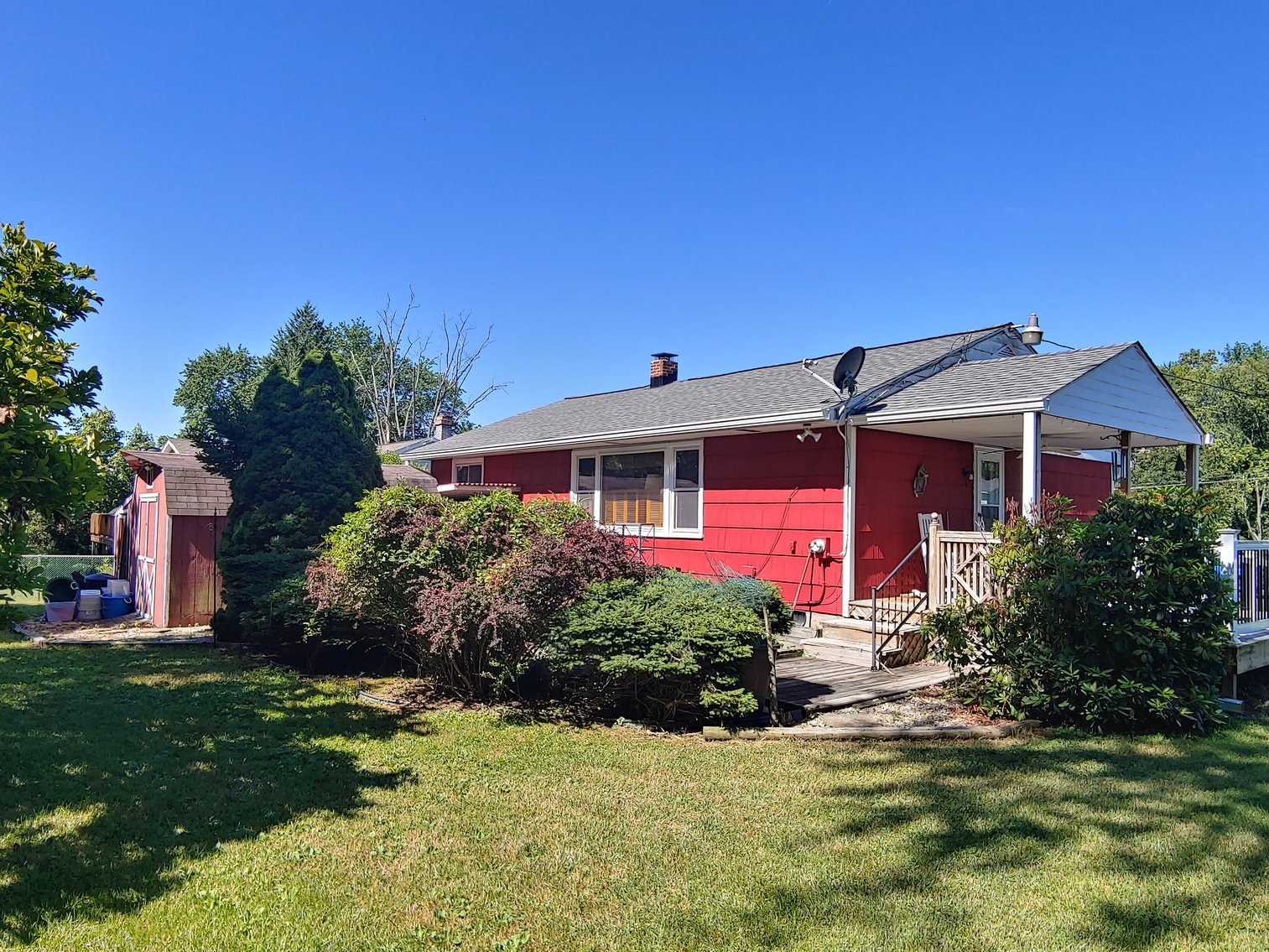 Image for 3 BR, 2 BA RANCH STYLE HOME ANTIQUE, MODERN & TOY SEWING MACHINES TONS OF CUSTOM & COSTUME JEWELRY LIKE NEW 2018 BUICK ENVISION LARGE TOY BEAR COLLECTION INCLUDING STEIFFS