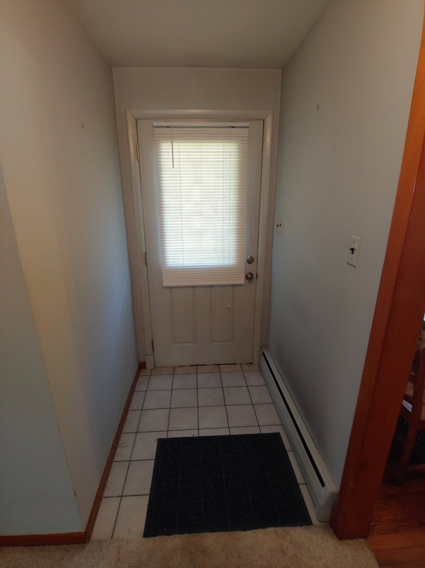 Image for 3 BR, 2 BA RANCH STYLE HOME ANTIQUE, MODERN & TOY SEWING MACHINES TONS OF CUSTOM & COSTUME JEWELRY LIKE NEW 2018 BUICK ENVISION LARGE TOY BEAR COLLECTION INCLUDING STEIFFS