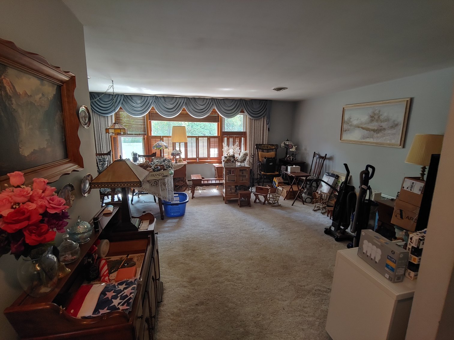 Image for 3 BR, 2 BA RANCH STYLE HOME ANTIQUE, MODERN & TOY SEWING MACHINES TONS OF CUSTOM & COSTUME JEWELRY LIKE NEW 2018 BUICK ENVISION LARGE TOY BEAR COLLECTION INCLUDING STEIFFS