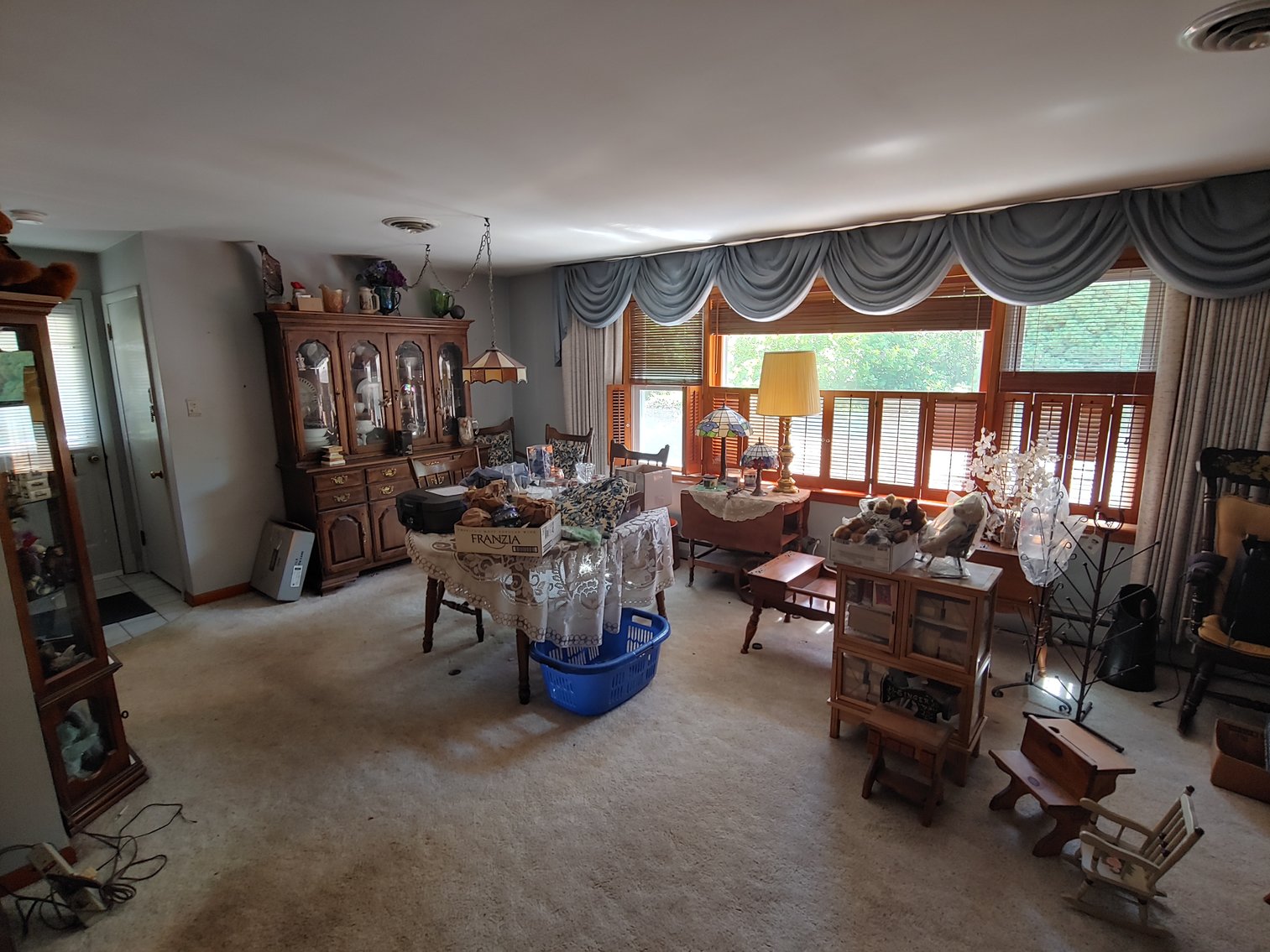 Image for 3 BR, 2 BA RANCH STYLE HOME ANTIQUE, MODERN & TOY SEWING MACHINES TONS OF CUSTOM & COSTUME JEWELRY LIKE NEW 2018 BUICK ENVISION LARGE TOY BEAR COLLECTION INCLUDING STEIFFS