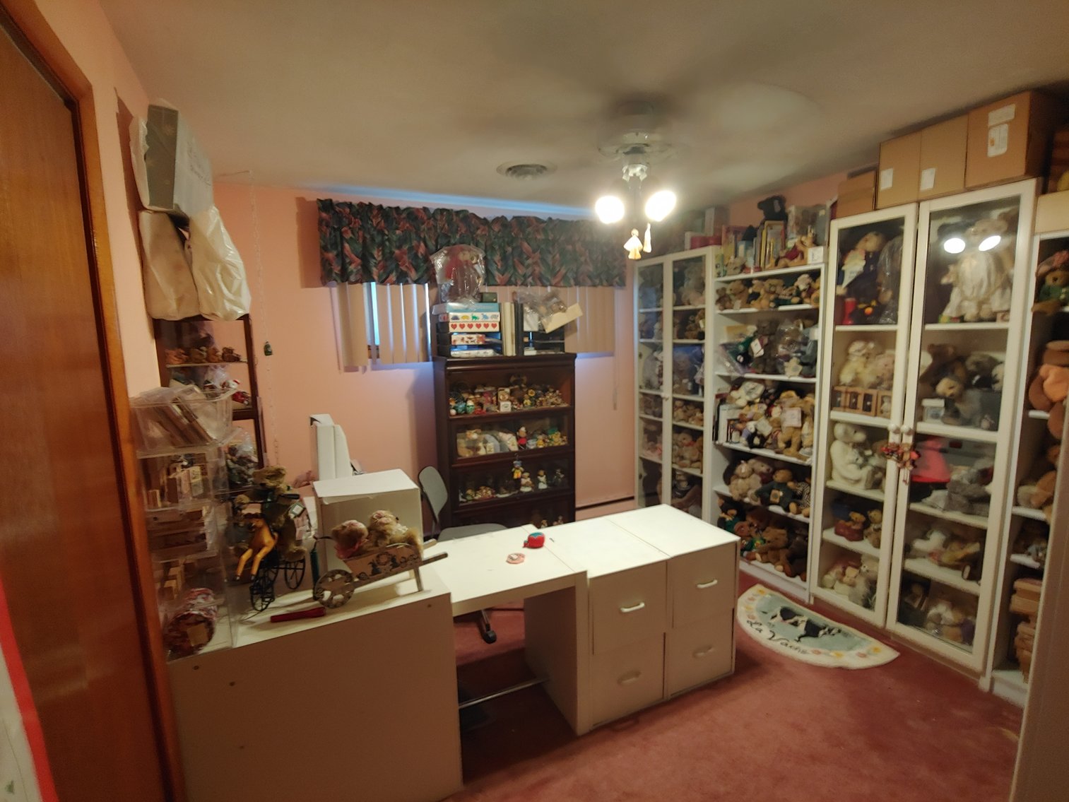 Image for 3 BR, 2 BA RANCH STYLE HOME ANTIQUE, MODERN & TOY SEWING MACHINES TONS OF CUSTOM & COSTUME JEWELRY LIKE NEW 2018 BUICK ENVISION LARGE TOY BEAR COLLECTION INCLUDING STEIFFS