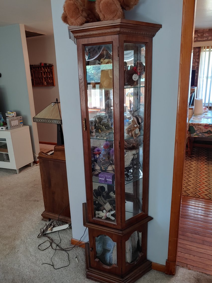 Image for 3 BR, 2 BA RANCH STYLE HOME ANTIQUE, MODERN & TOY SEWING MACHINES TONS OF CUSTOM & COSTUME JEWELRY LIKE NEW 2018 BUICK ENVISION LARGE TOY BEAR COLLECTION INCLUDING STEIFFS