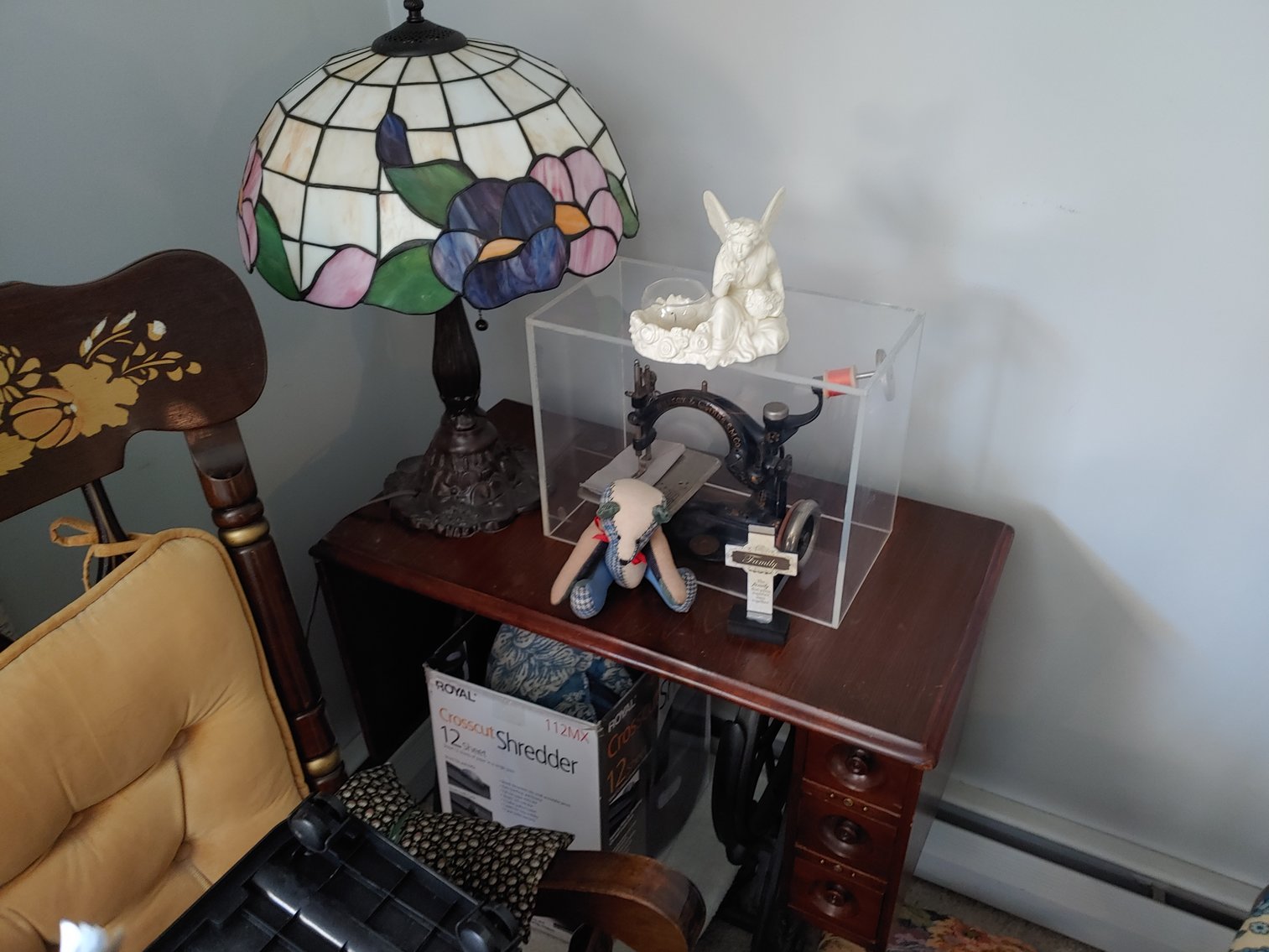 Image for 3 BR, 2 BA RANCH STYLE HOME ANTIQUE, MODERN & TOY SEWING MACHINES TONS OF CUSTOM & COSTUME JEWELRY LIKE NEW 2018 BUICK ENVISION LARGE TOY BEAR COLLECTION INCLUDING STEIFFS