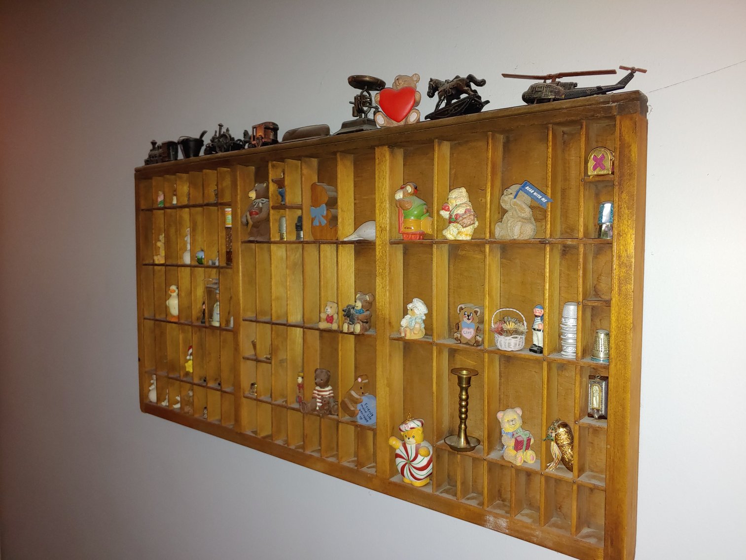 Image for 3 BR, 2 BA RANCH STYLE HOME ANTIQUE, MODERN & TOY SEWING MACHINES TONS OF CUSTOM & COSTUME JEWELRY LIKE NEW 2018 BUICK ENVISION LARGE TOY BEAR COLLECTION INCLUDING STEIFFS