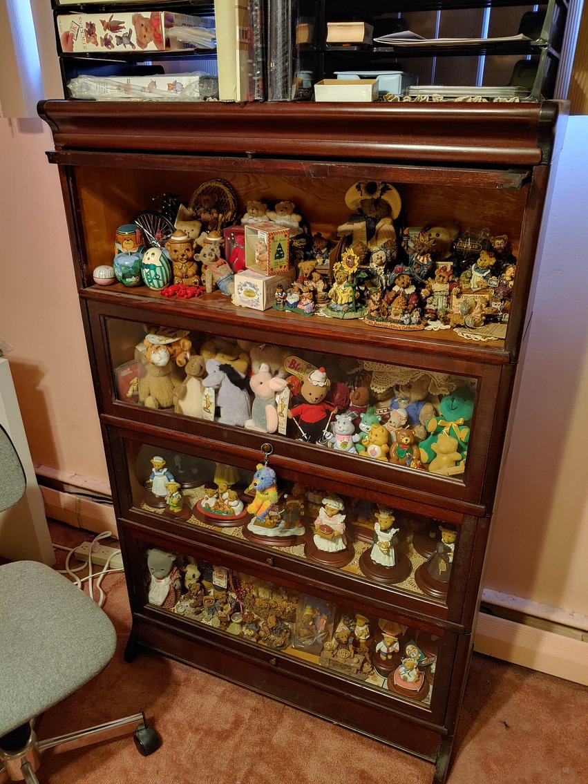 Image for 3 BR, 2 BA RANCH STYLE HOME ANTIQUE, MODERN & TOY SEWING MACHINES TONS OF CUSTOM & COSTUME JEWELRY LIKE NEW 2018 BUICK ENVISION LARGE TOY BEAR COLLECTION INCLUDING STEIFFS