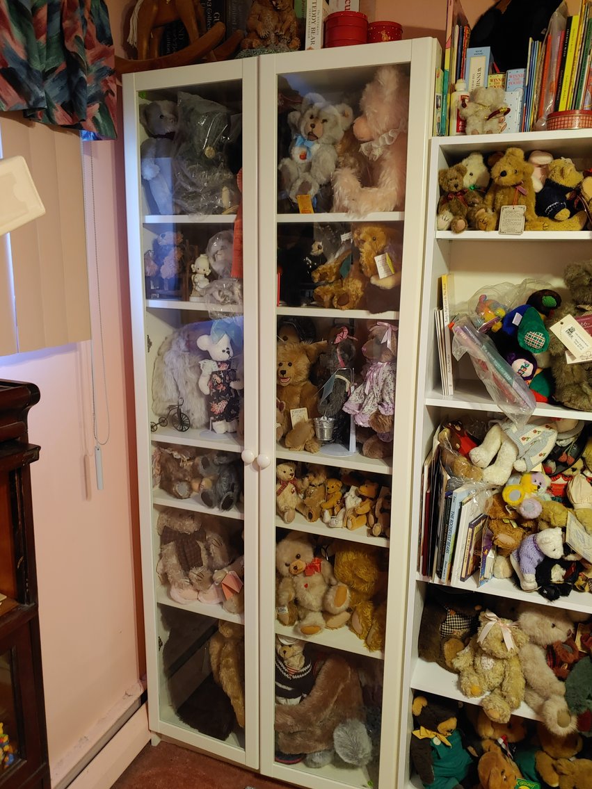 Image for 3 BR, 2 BA RANCH STYLE HOME ANTIQUE, MODERN & TOY SEWING MACHINES TONS OF CUSTOM & COSTUME JEWELRY LIKE NEW 2018 BUICK ENVISION LARGE TOY BEAR COLLECTION INCLUDING STEIFFS