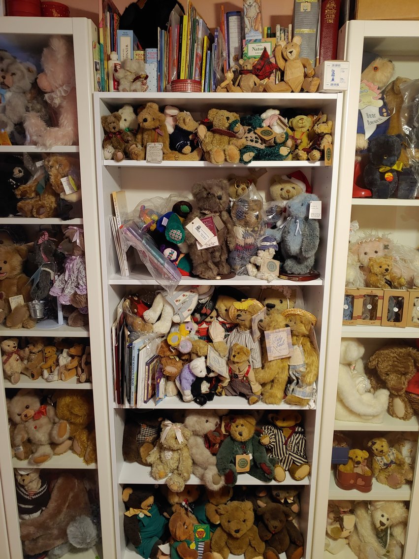 Image for 3 BR, 2 BA RANCH STYLE HOME ANTIQUE, MODERN & TOY SEWING MACHINES TONS OF CUSTOM & COSTUME JEWELRY LIKE NEW 2018 BUICK ENVISION LARGE TOY BEAR COLLECTION INCLUDING STEIFFS