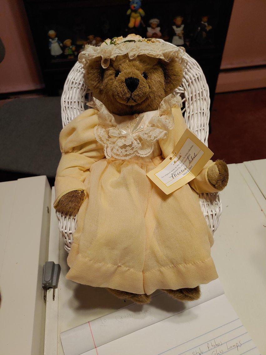 Image for 3 BR, 2 BA RANCH STYLE HOME ANTIQUE, MODERN & TOY SEWING MACHINES TONS OF CUSTOM & COSTUME JEWELRY LIKE NEW 2018 BUICK ENVISION LARGE TOY BEAR COLLECTION INCLUDING STEIFFS