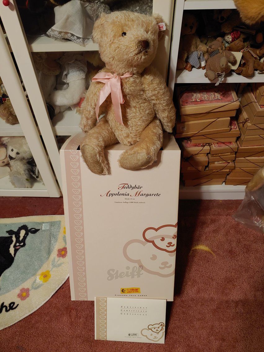 Image for 3 BR, 2 BA RANCH STYLE HOME ANTIQUE, MODERN & TOY SEWING MACHINES TONS OF CUSTOM & COSTUME JEWELRY LIKE NEW 2018 BUICK ENVISION LARGE TOY BEAR COLLECTION INCLUDING STEIFFS