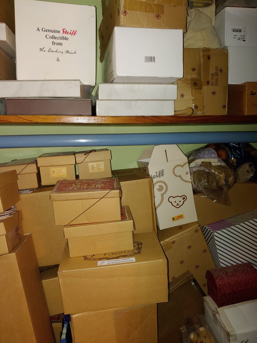 Image for 3 BR, 2 BA RANCH STYLE HOME ANTIQUE, MODERN & TOY SEWING MACHINES TONS OF CUSTOM & COSTUME JEWELRY LIKE NEW 2018 BUICK ENVISION LARGE TOY BEAR COLLECTION INCLUDING STEIFFS