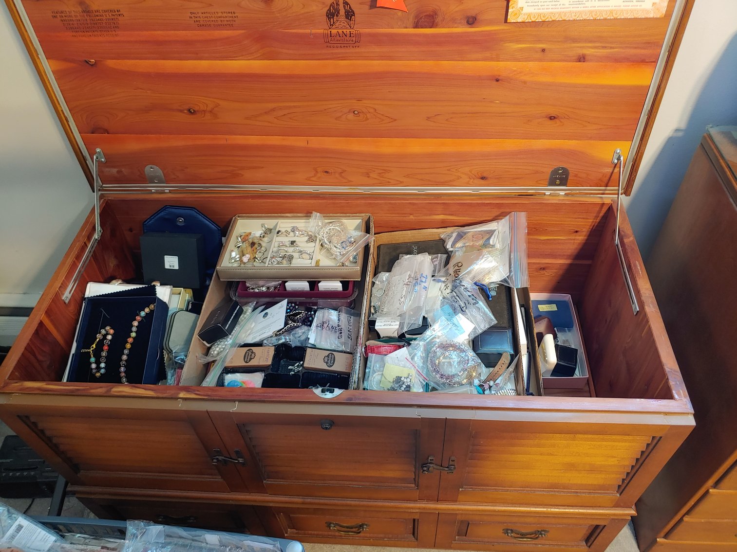 Image for 3 BR, 2 BA RANCH STYLE HOME ANTIQUE, MODERN & TOY SEWING MACHINES TONS OF CUSTOM & COSTUME JEWELRY LIKE NEW 2018 BUICK ENVISION LARGE TOY BEAR COLLECTION INCLUDING STEIFFS