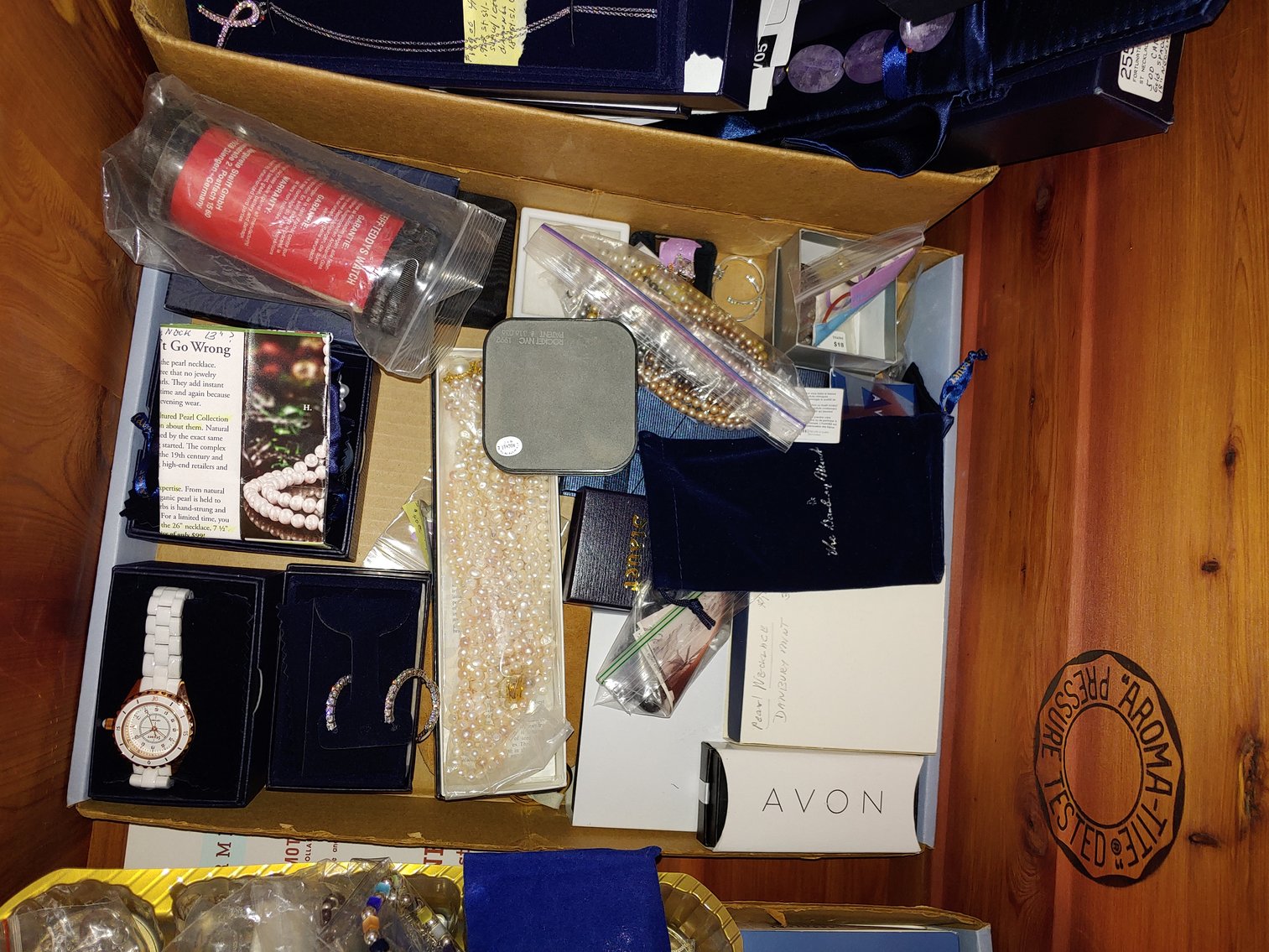 Image for 3 BR, 2 BA RANCH STYLE HOME ANTIQUE, MODERN & TOY SEWING MACHINES TONS OF CUSTOM & COSTUME JEWELRY LIKE NEW 2018 BUICK ENVISION LARGE TOY BEAR COLLECTION INCLUDING STEIFFS