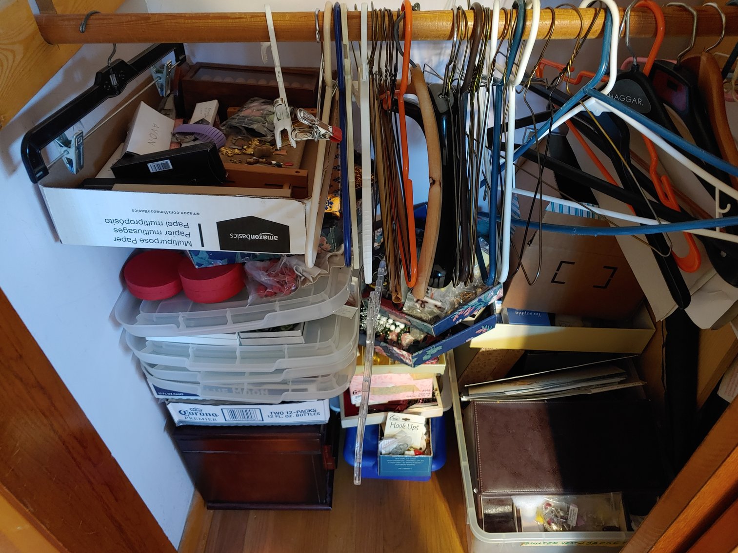 Image for 3 BR, 2 BA RANCH STYLE HOME ANTIQUE, MODERN & TOY SEWING MACHINES TONS OF CUSTOM & COSTUME JEWELRY LIKE NEW 2018 BUICK ENVISION LARGE TOY BEAR COLLECTION INCLUDING STEIFFS