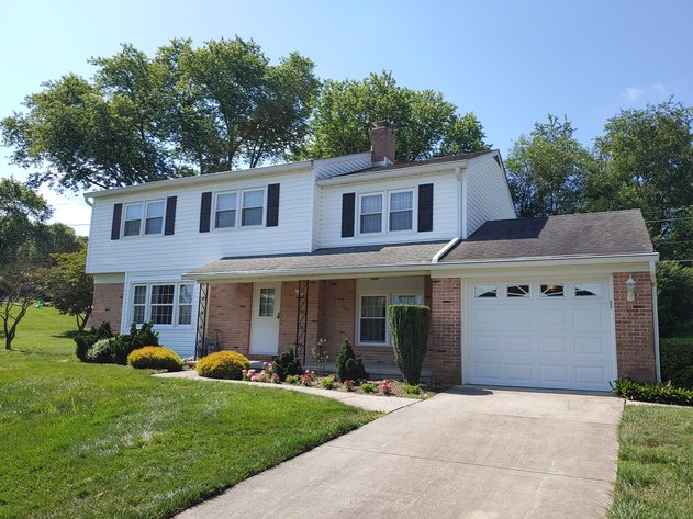 5 BR, 3.5 BA BRICK & VINYL SIDED COLONIAL W/ ATT. GARAGE & IN-LAW SUITE END OF COURT LOCATION ON 0.39+/- ACRES