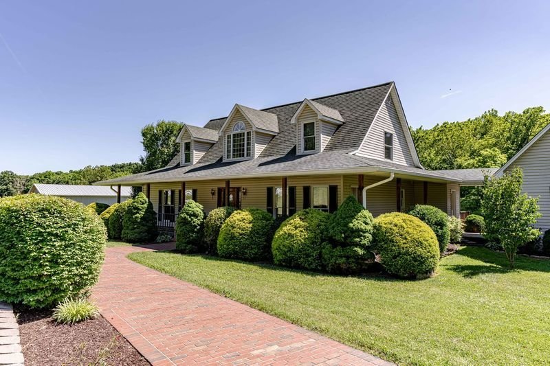 Image for Real Estate Auction – 5 Acres, 4 Bdr. Home, 4 Stall Horse Barn, Pond, Creek, Near Broad Run and Turkey Run Parks