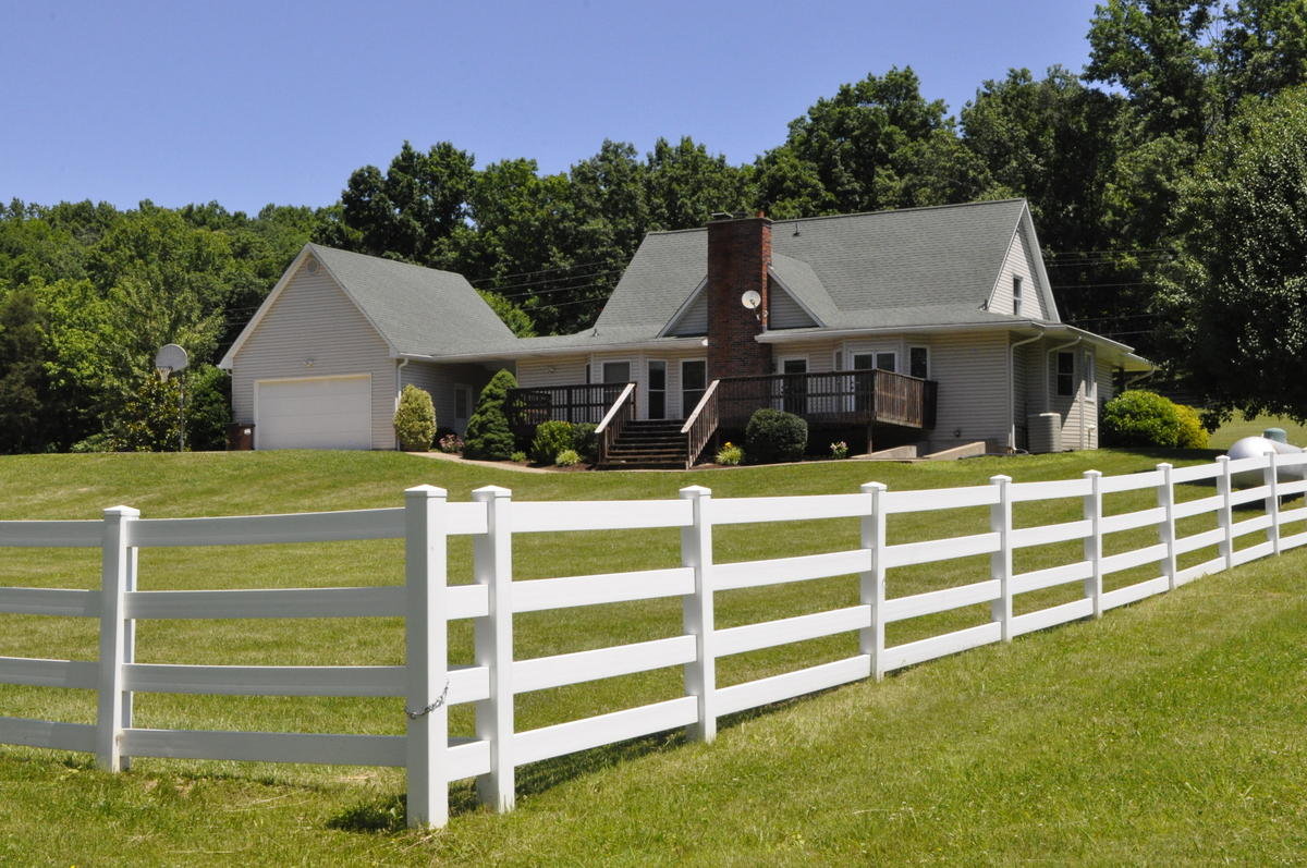 Image for Real Estate Auction – 5 Acres, 4 Bdr. Home, 4 Stall Horse Barn, Pond, Creek, Near Broad Run and Turkey Run Parks