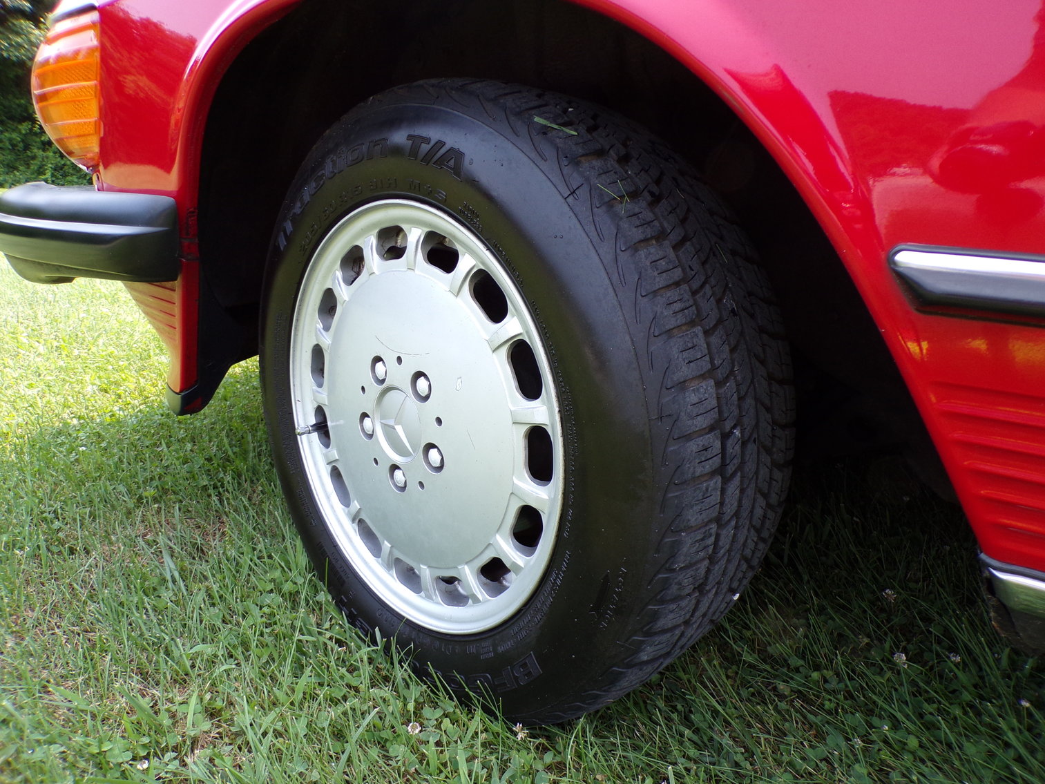 Image for 1987 Mercedes 560SL One Owner Garage Kept