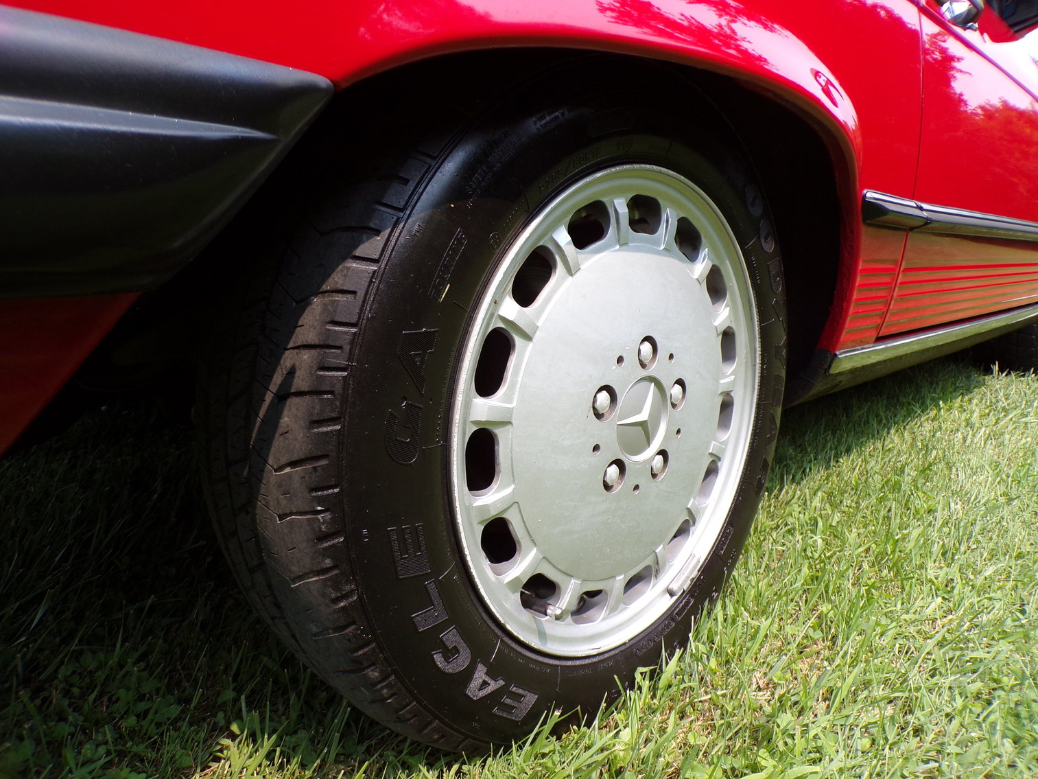 Image for 1987 Mercedes 560SL One Owner Garage Kept