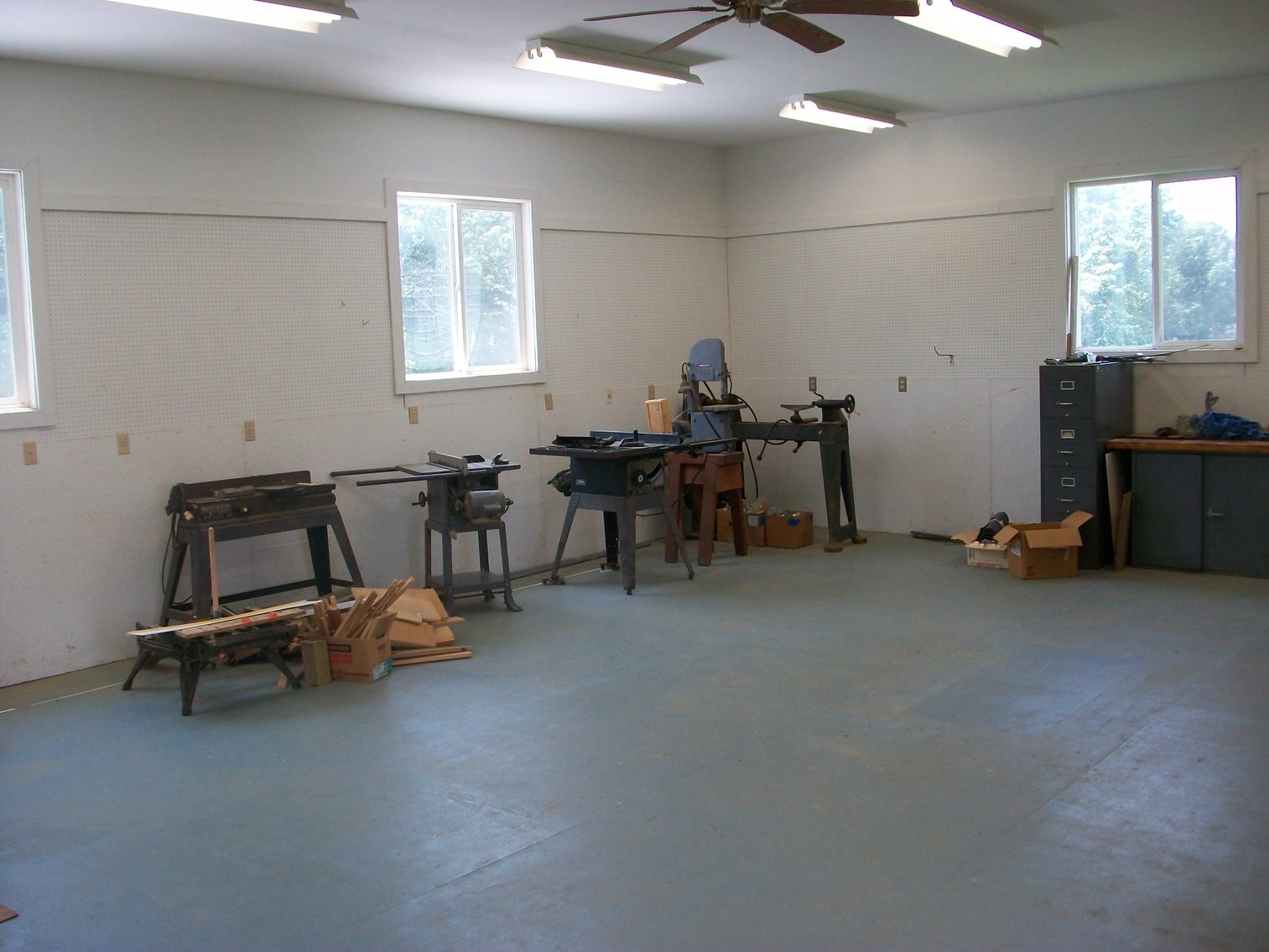 Image for ESTATE OF BOB HOLMBURG AUCTION - RUSTBURG VA