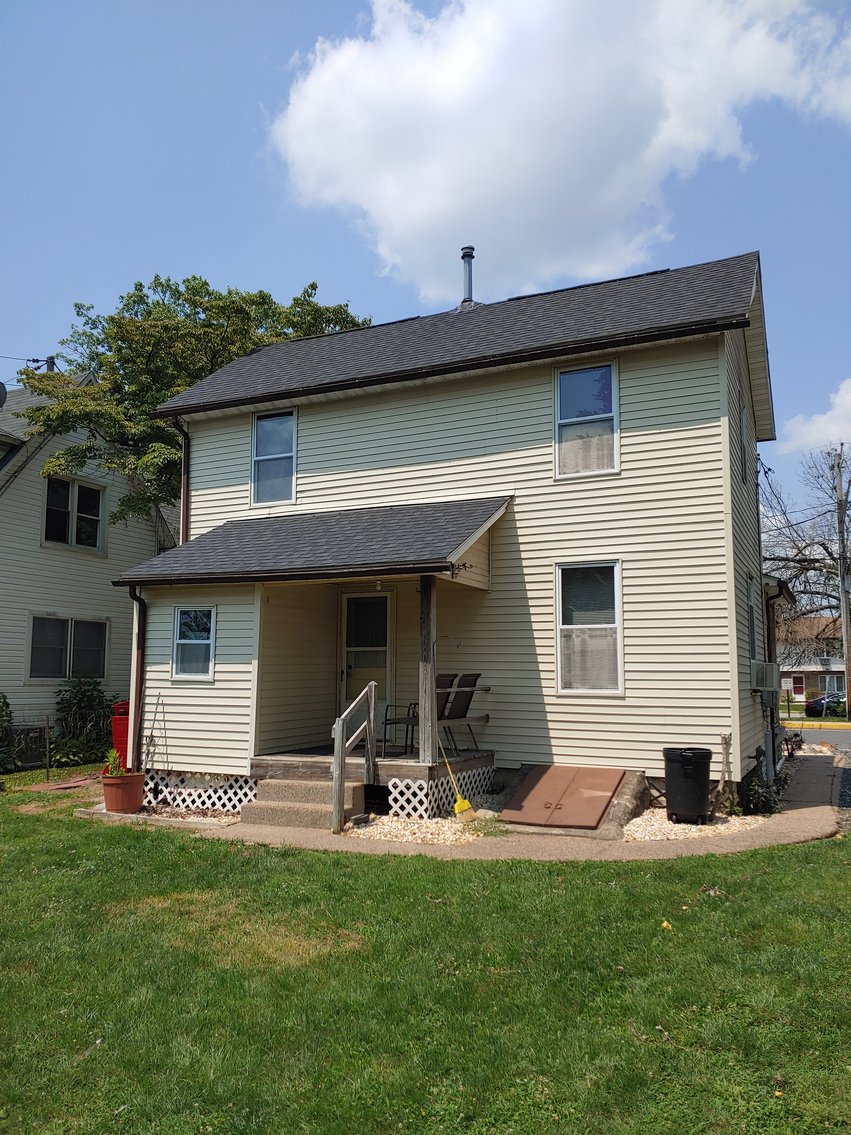 Image for 3 BR 1.5 BA VINYL SIDED HOME  RESIDENTIAL/ OFFICE AREA