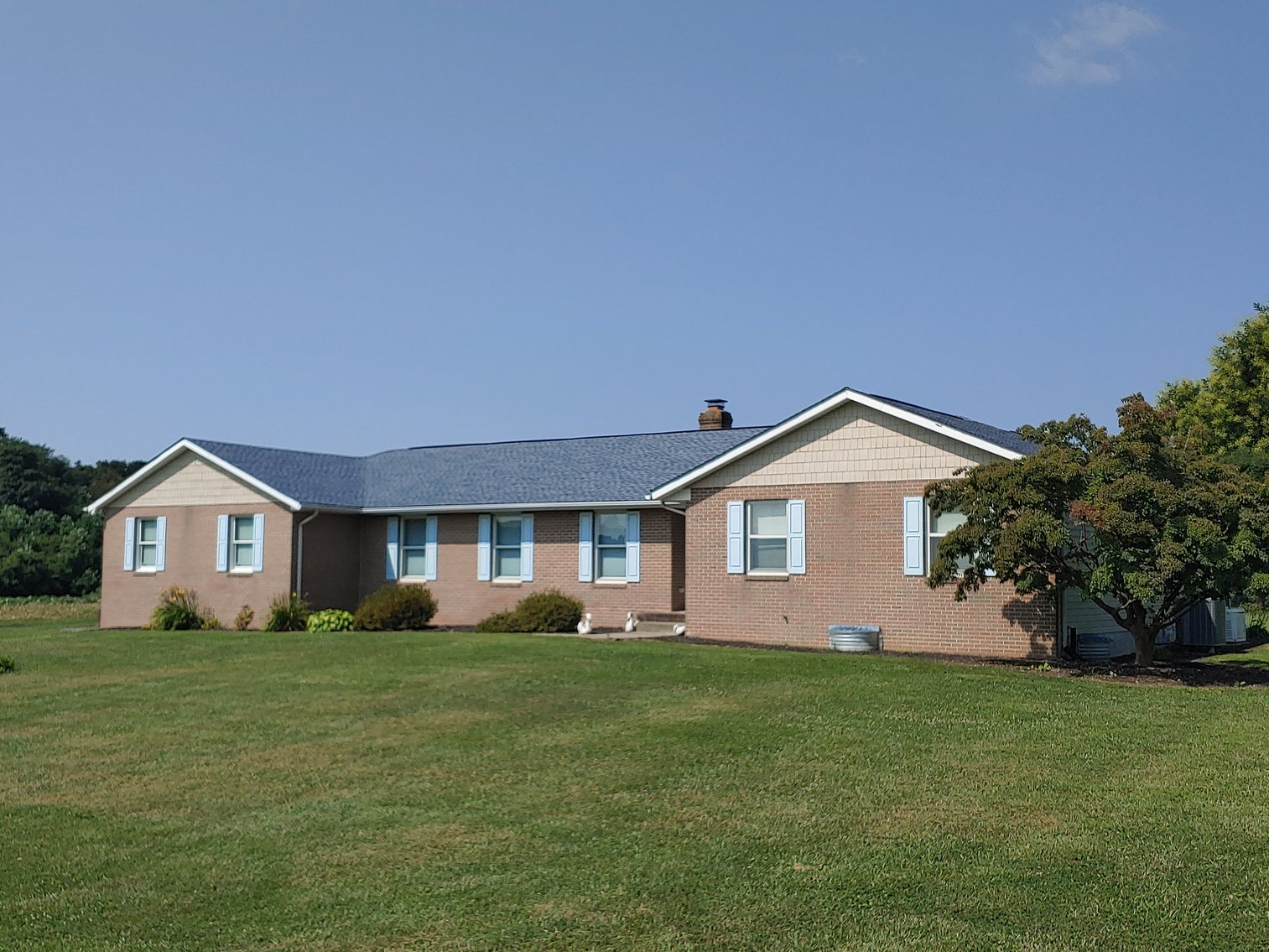 Image for 4 BR, 2.5 BA RANCHER W/ ATT. 2 CAR GARAGE MOVE IN CONDITION ON 2.15+/- AC LOT W/ GLASSWARE, ANTIQUES, FURNITURE & MORE