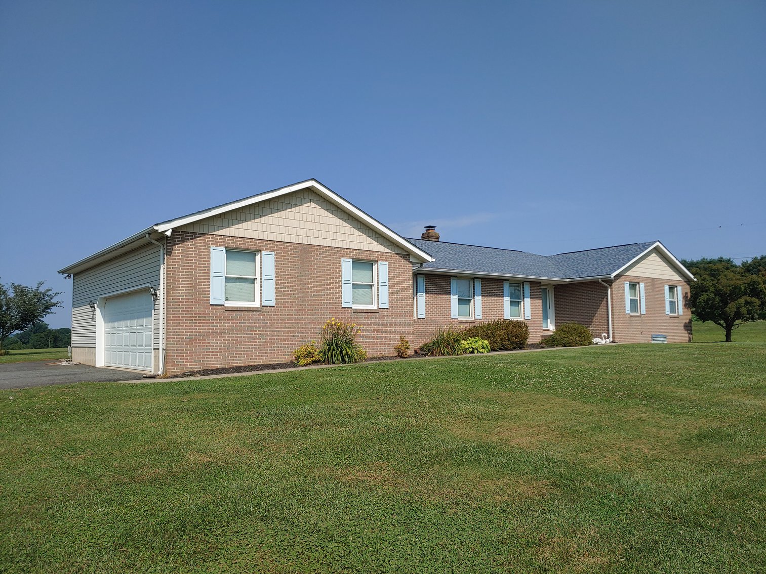 Image for 4 BR, 2.5 BA RANCHER W/ ATT. 2 CAR GARAGE MOVE IN CONDITION ON 2.15+/- AC LOT W/ GLASSWARE, ANTIQUES, FURNITURE & MORE