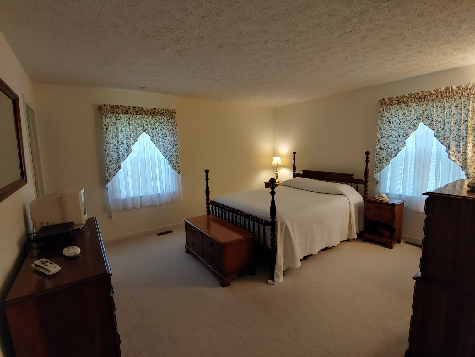 Image for 4 BR, 2.5 BA RANCHER W/ ATT. 2 CAR GARAGE MOVE IN CONDITION ON 2.15+/- AC LOT W/ GLASSWARE, ANTIQUES, FURNITURE & MORE