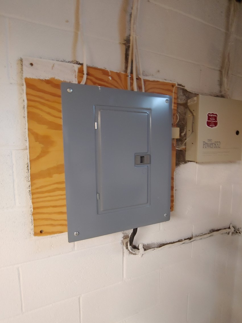 Image for 4 BR, 2.5 BA RANCHER W/ ATT. 2 CAR GARAGE MOVE IN CONDITION ON 2.15+/- AC LOT W/ GLASSWARE, ANTIQUES, FURNITURE & MORE