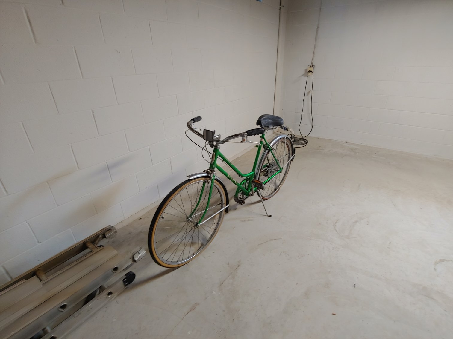 Image for 4 BR, 2.5 BA RANCHER W/ ATT. 2 CAR GARAGE MOVE IN CONDITION ON 2.15+/- AC LOT W/ GLASSWARE, ANTIQUES, FURNITURE & MORE