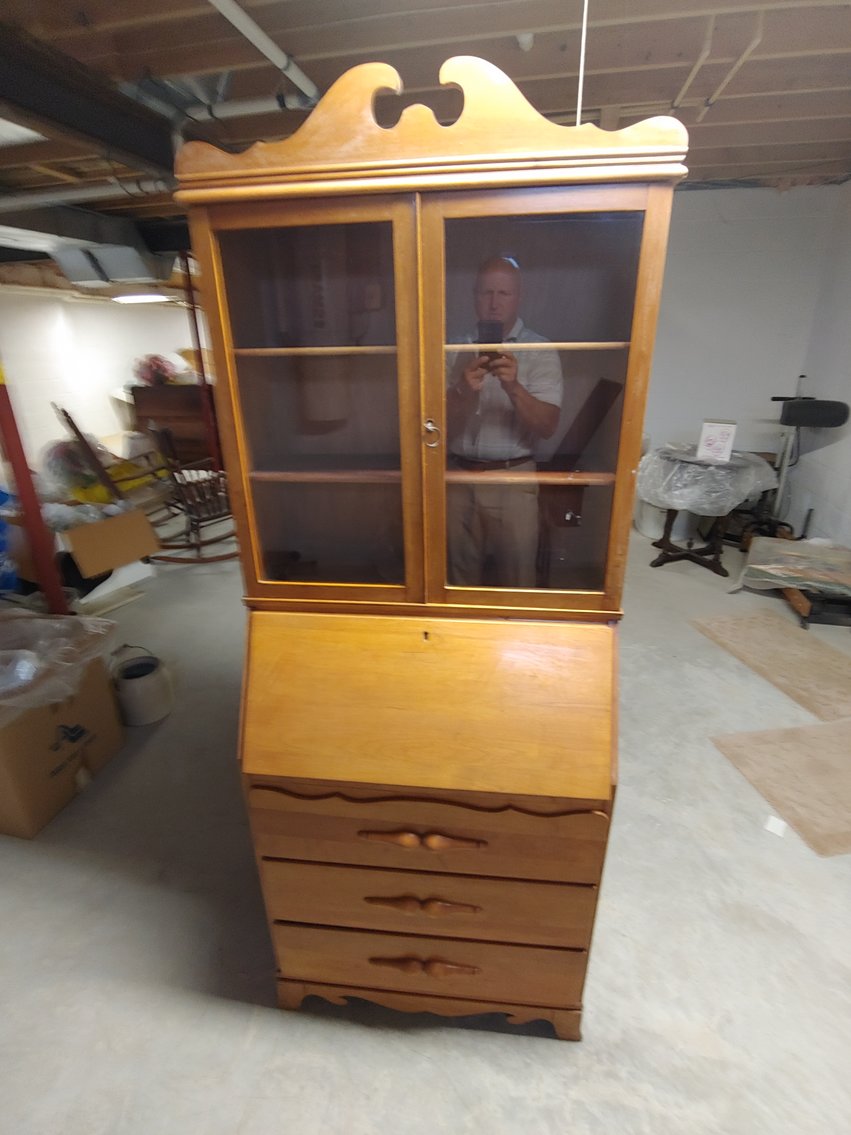 Image for 4 BR, 2.5 BA RANCHER W/ ATT. 2 CAR GARAGE MOVE IN CONDITION ON 2.15+/- AC LOT W/ GLASSWARE, ANTIQUES, FURNITURE & MORE