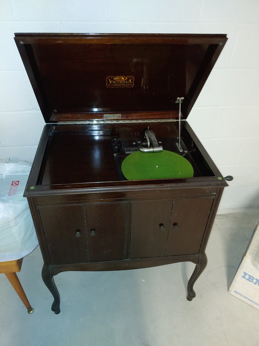 Image for 4 BR, 2.5 BA RANCHER W/ ATT. 2 CAR GARAGE MOVE IN CONDITION ON 2.15+/- AC LOT W/ GLASSWARE, ANTIQUES, FURNITURE & MORE