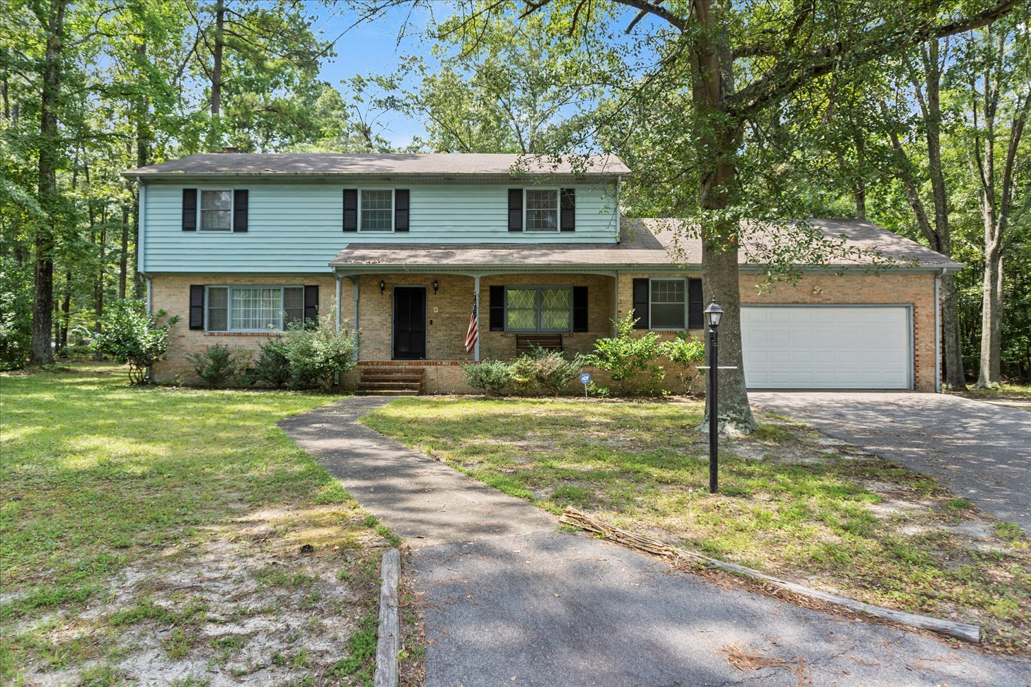 FOR SALE 2Story Home on a CulDeSac Lot 2,798 SF 4 BR/2.5 BA