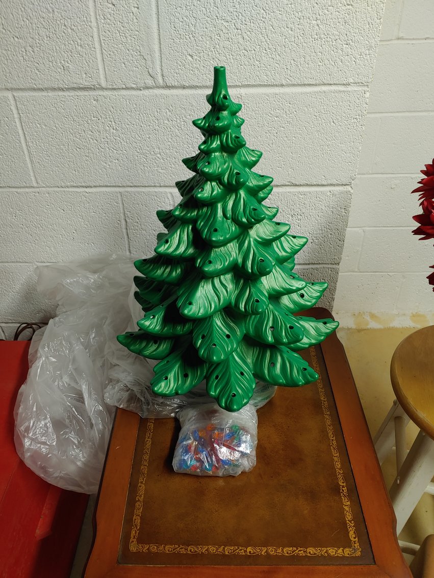 Image for 4 BR, 2.5 BA RANCHER W/ ATT. 2 CAR GARAGE MOVE IN CONDITION ON 2.15+/- AC LOT W/ GLASSWARE, ANTIQUES, FURNITURE & MORE