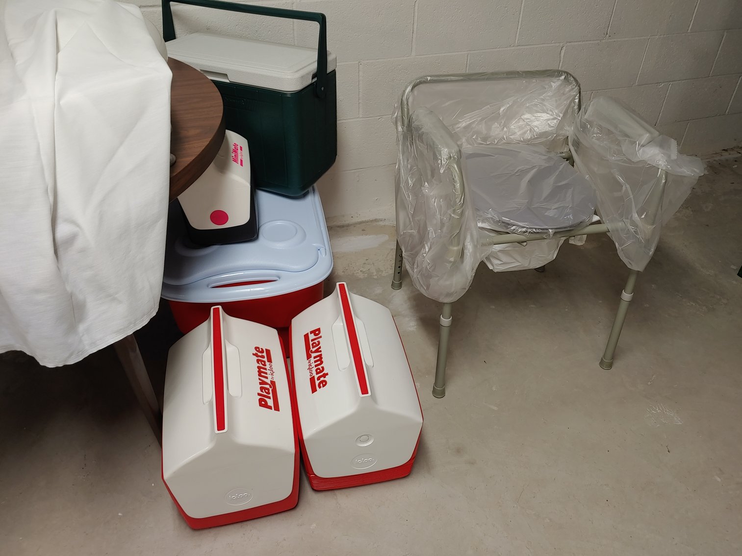 Image for 4 BR, 2.5 BA RANCHER W/ ATT. 2 CAR GARAGE MOVE IN CONDITION ON 2.15+/- AC LOT W/ GLASSWARE, ANTIQUES, FURNITURE & MORE