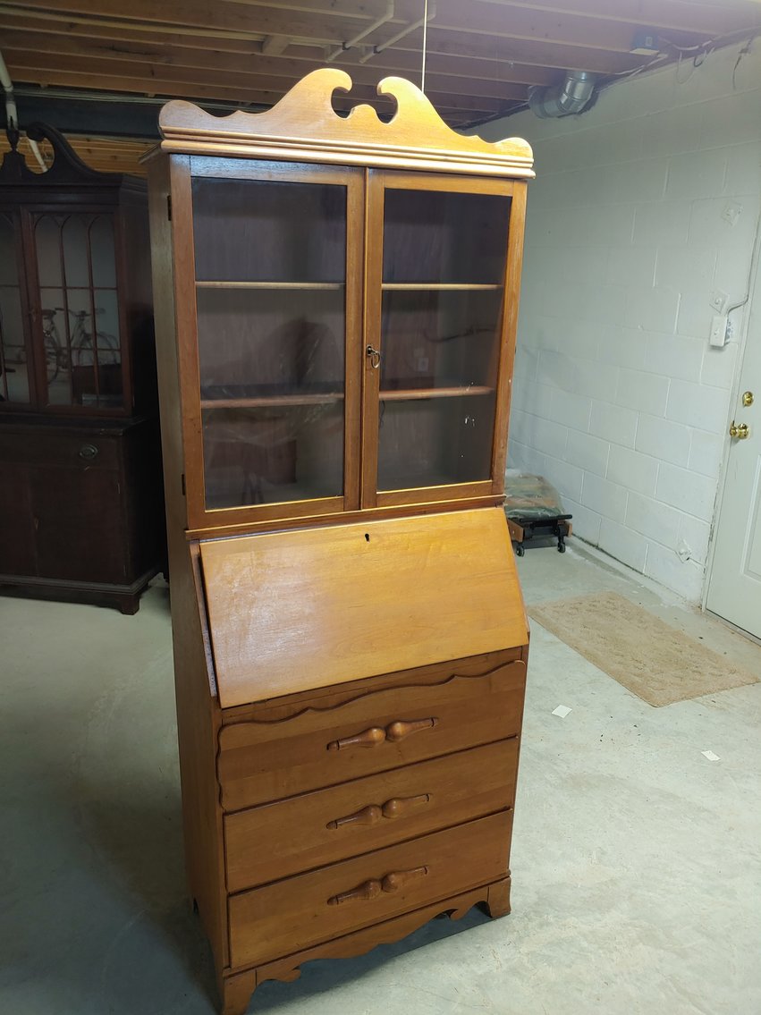 Image for 4 BR, 2.5 BA RANCHER W/ ATT. 2 CAR GARAGE MOVE IN CONDITION ON 2.15+/- AC LOT W/ GLASSWARE, ANTIQUES, FURNITURE & MORE