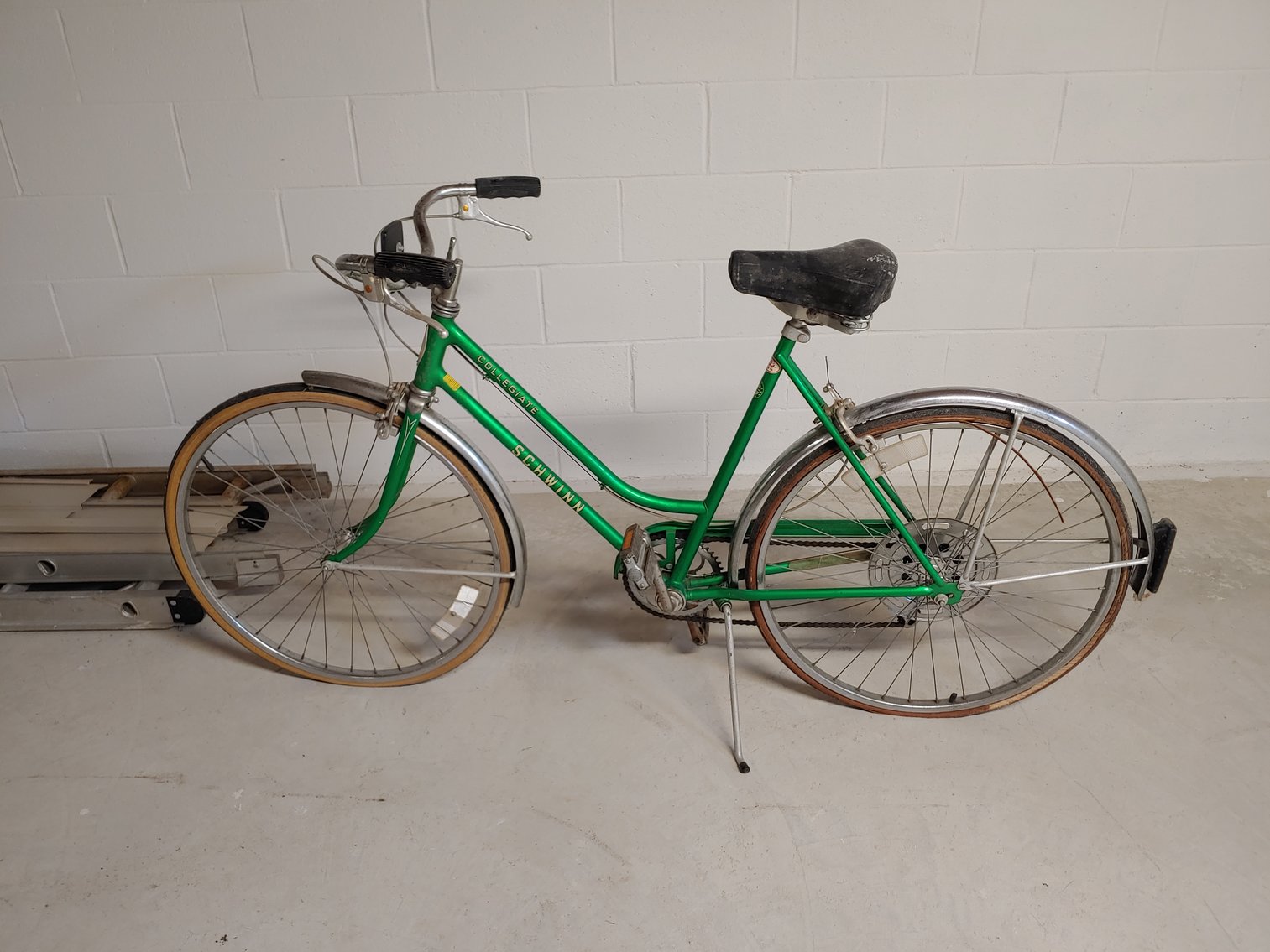 Image for 4 BR, 2.5 BA RANCHER W/ ATT. 2 CAR GARAGE MOVE IN CONDITION ON 2.15+/- AC LOT W/ GLASSWARE, ANTIQUES, FURNITURE & MORE