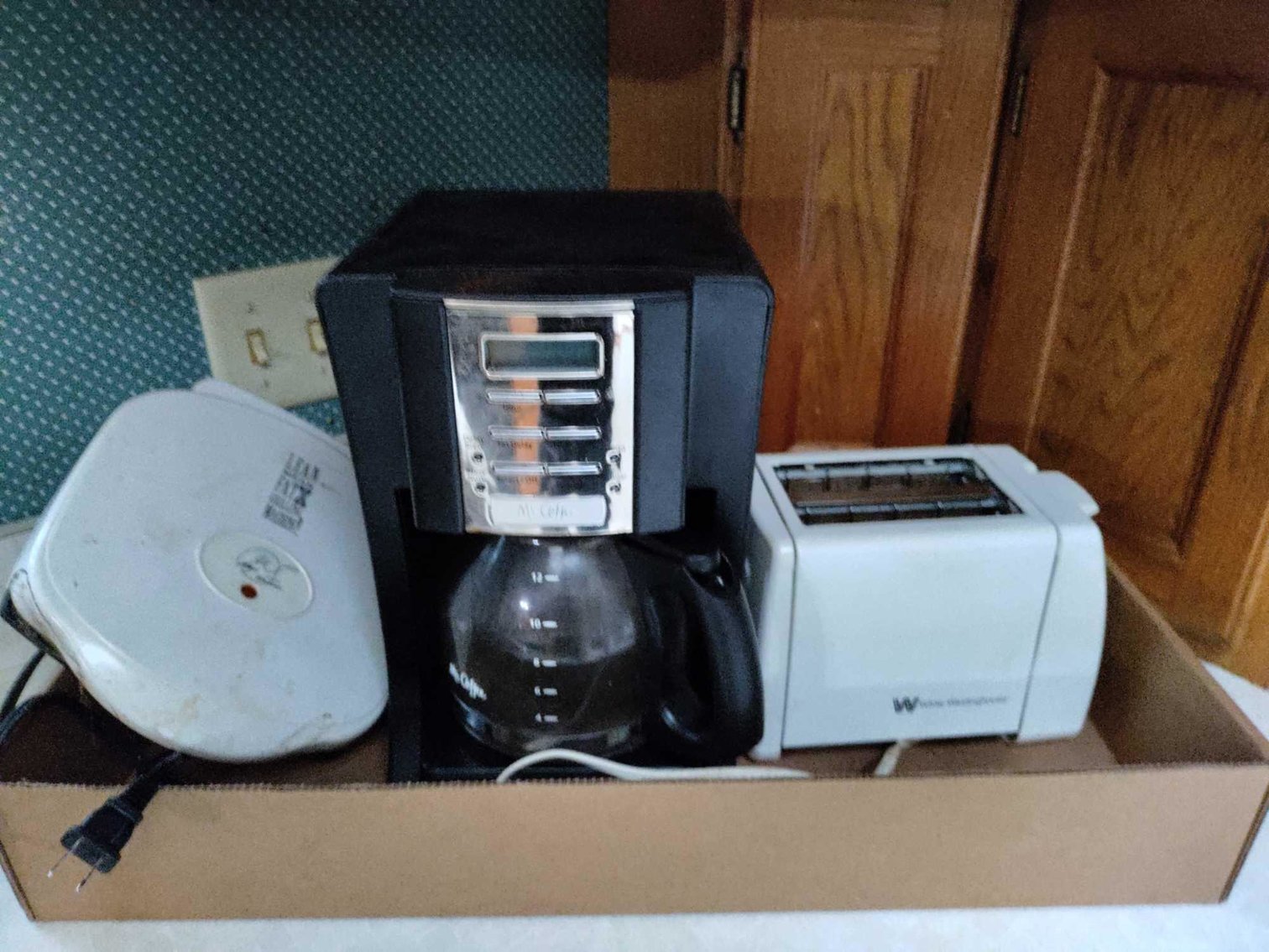 Image for Hand Tools, Clocks, Kitchen Items, Calipers, Decor, Exercise Equipment, Furniture, Power Tools, Lawn Mower, Ladders - Online Estate Auction