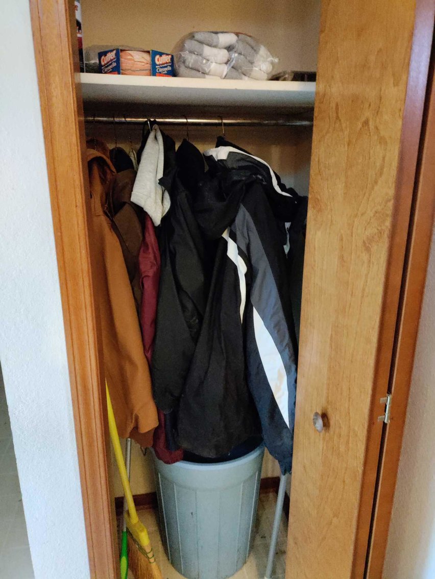 Image for Hand Tools, Clocks, Kitchen Items, Calipers, Decor, Exercise Equipment, Furniture, Power Tools, Lawn Mower, Ladders - Online Estate Auction