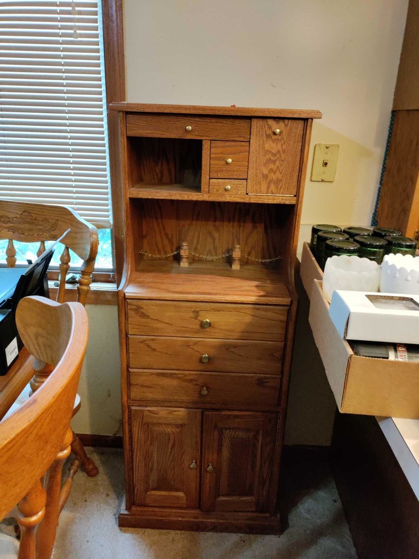 Image for Hand Tools, Clocks, Kitchen Items, Calipers, Decor, Exercise Equipment, Furniture, Power Tools, Lawn Mower, Ladders - Online Estate Auction