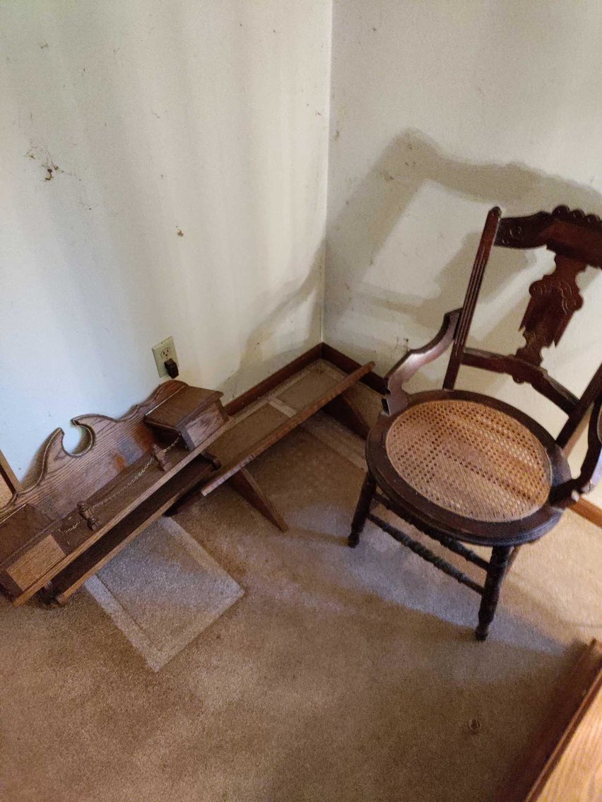 Image for Hand Tools, Clocks, Kitchen Items, Calipers, Decor, Exercise Equipment, Furniture, Power Tools, Lawn Mower, Ladders - Online Estate Auction