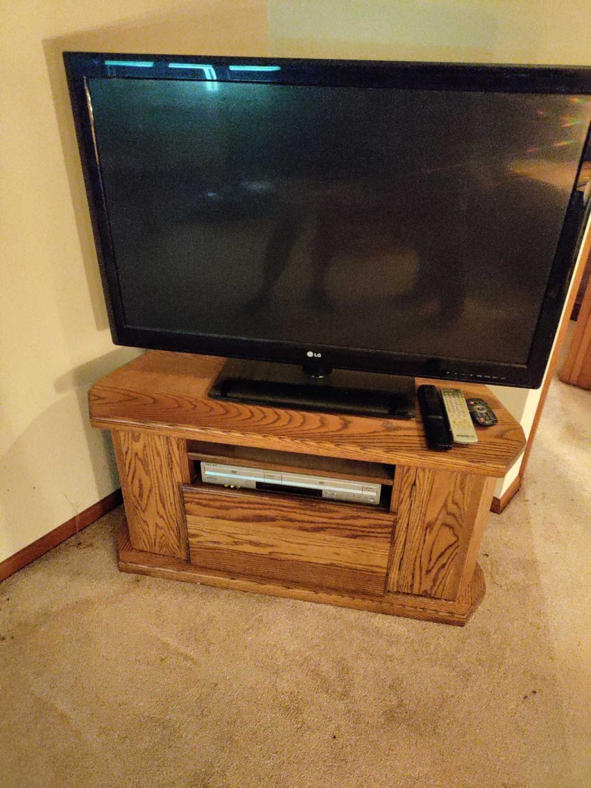 Image for Hand Tools, Clocks, Kitchen Items, Calipers, Decor, Exercise Equipment, Furniture, Power Tools, Lawn Mower, Ladders - Online Estate Auction