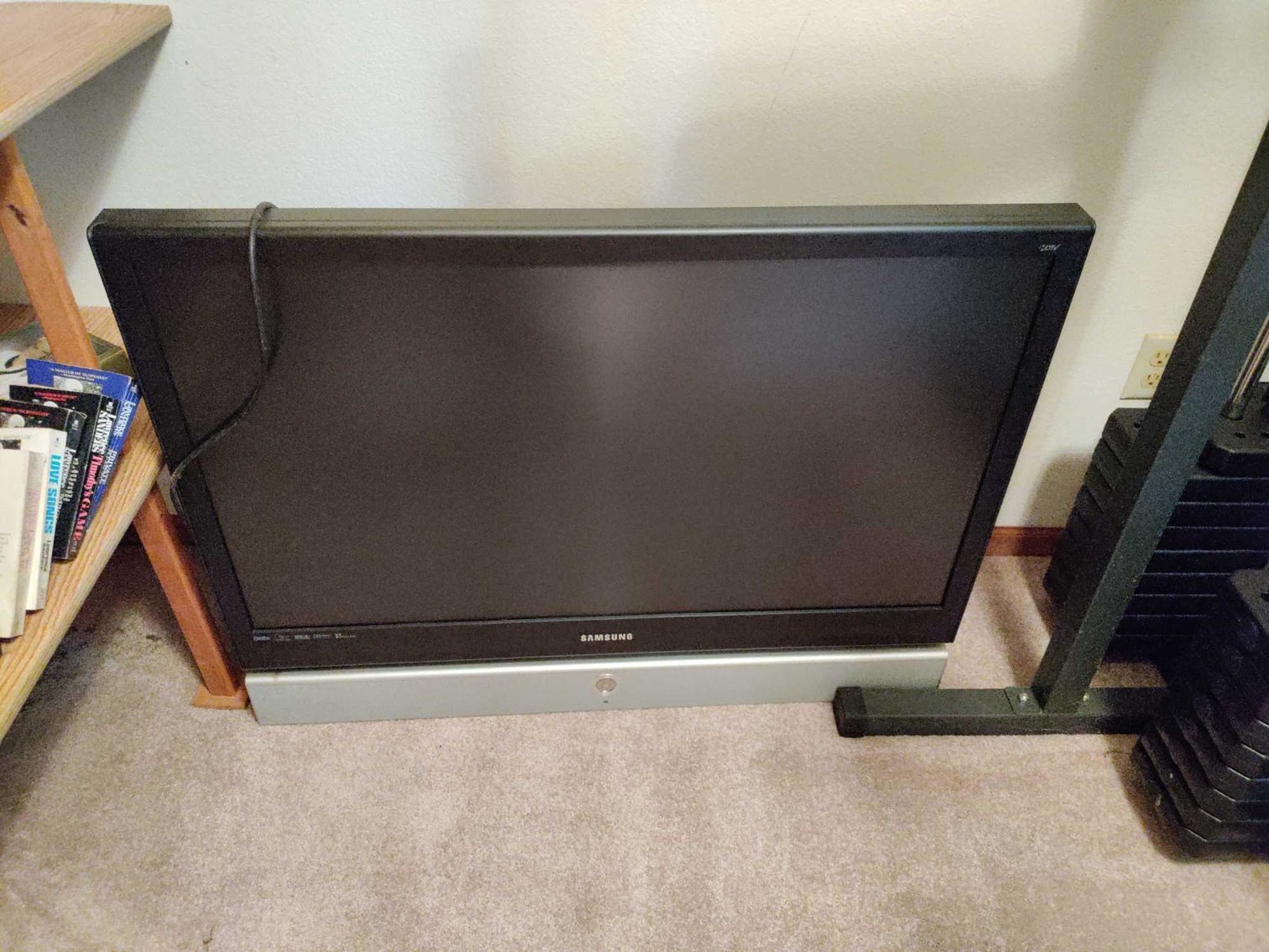 Image for Hand Tools, Clocks, Kitchen Items, Calipers, Decor, Exercise Equipment, Furniture, Power Tools, Lawn Mower, Ladders - Online Estate Auction